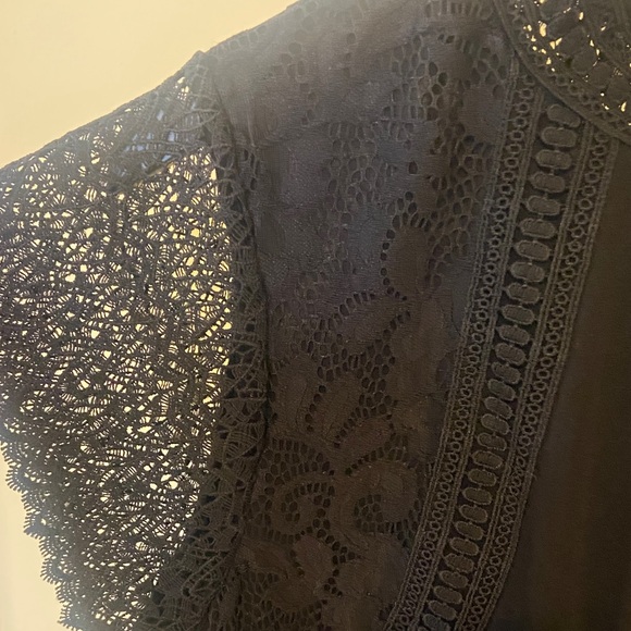 Cable & Gauge Black Lace Sleeve Blouse - Picture 4 of 7
